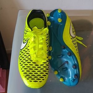 Soccer cleats